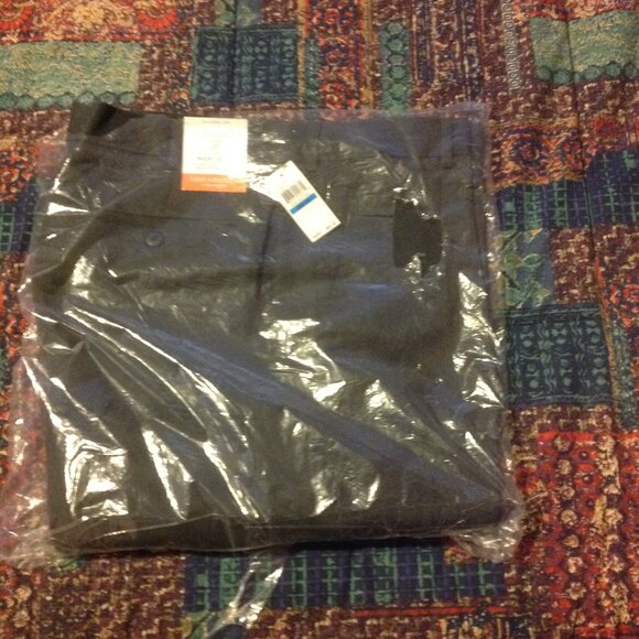 Van Heusen Men's Gray Traveler Dress Pants - 36"W x 34"L - New with Tags - Picture 3 of 5